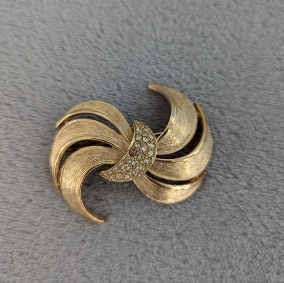 Vintage Givenchy brooch - Picture 3 of 10